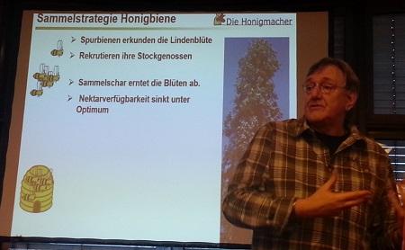 Dr. Werner Mühlen berichtet zum Hummelsterben - Foto: Melanie von Orlow